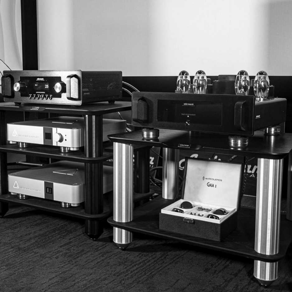 Audio Research VT80SE - Black Front Showroom