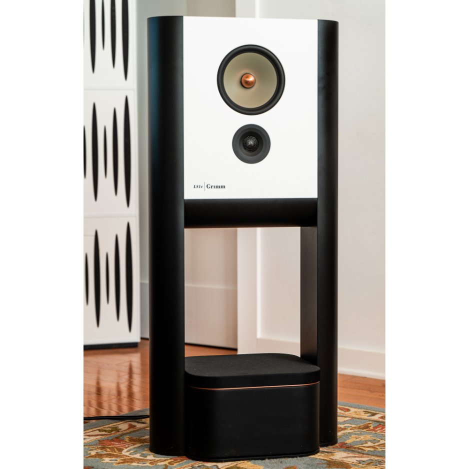Grimm Audio LS1c Loudspeaker white in living room