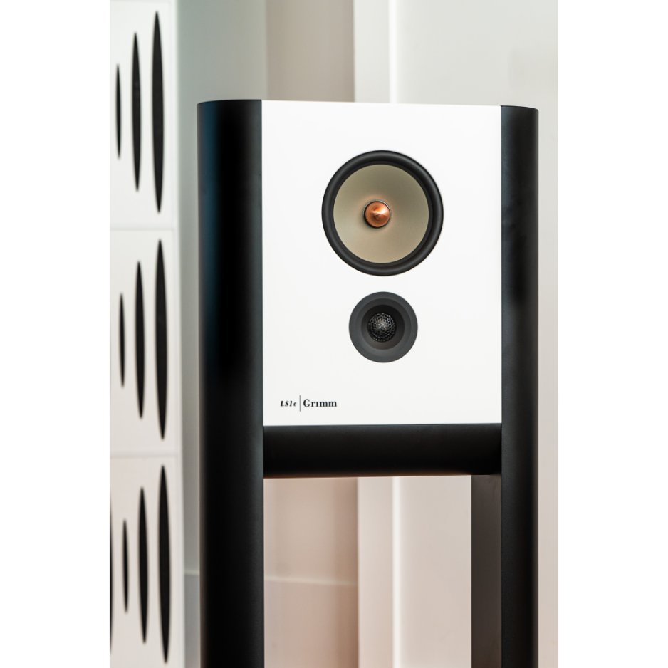 Grimm Audio LS1c Loudspeaker white in living room
