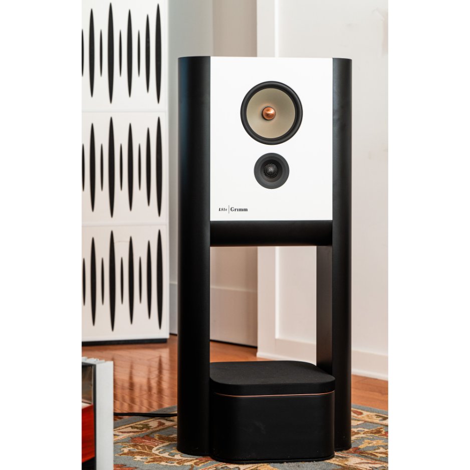 Grimm Audio LS1c Loudspeaker white in living room