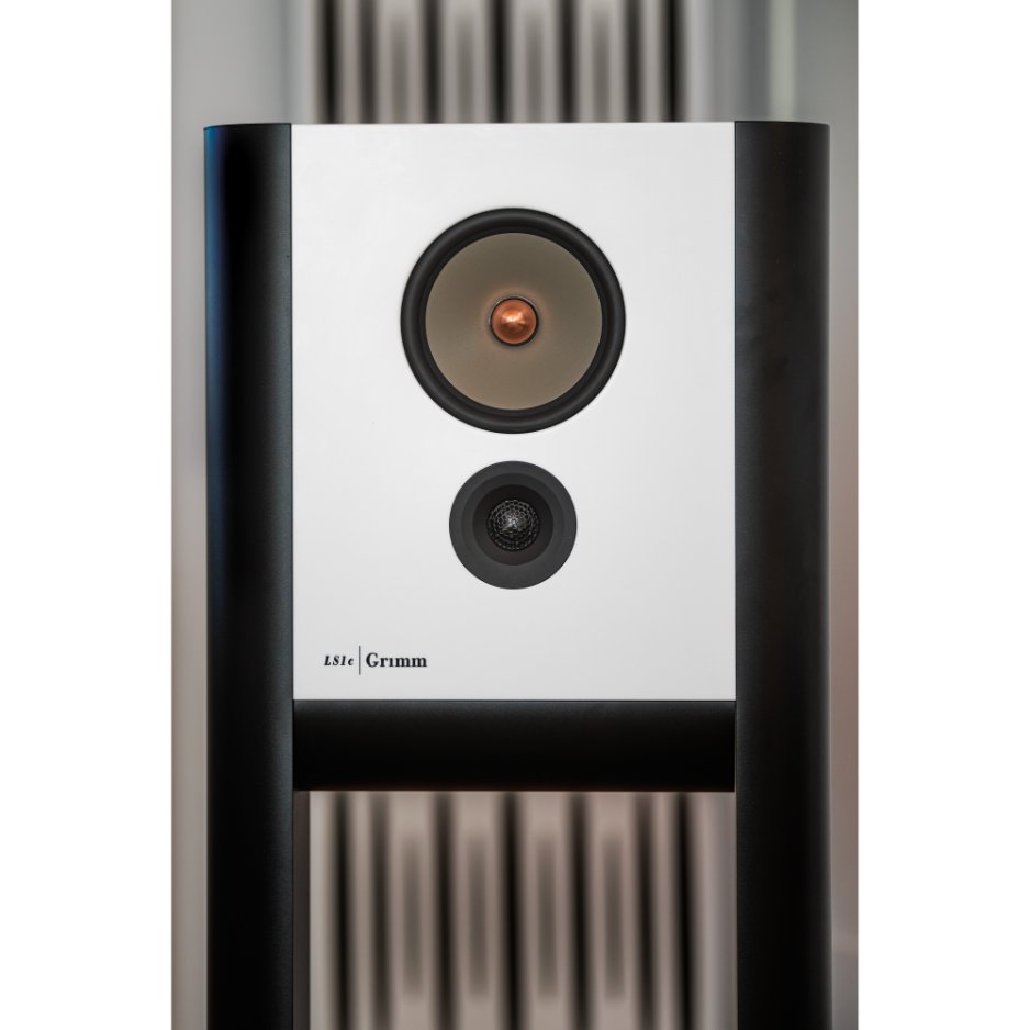 Grimm Audio LS1c Loudspeaker white in living room
