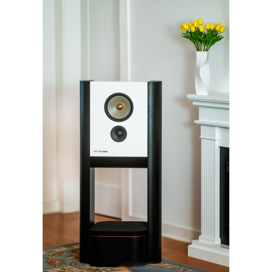 Grimm Audio LS1c Loudspeaker white in livning room