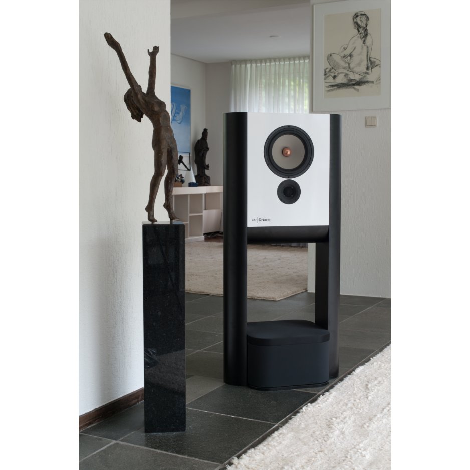 Grimm Audio LS1v2 Loudspeaker white in living room
