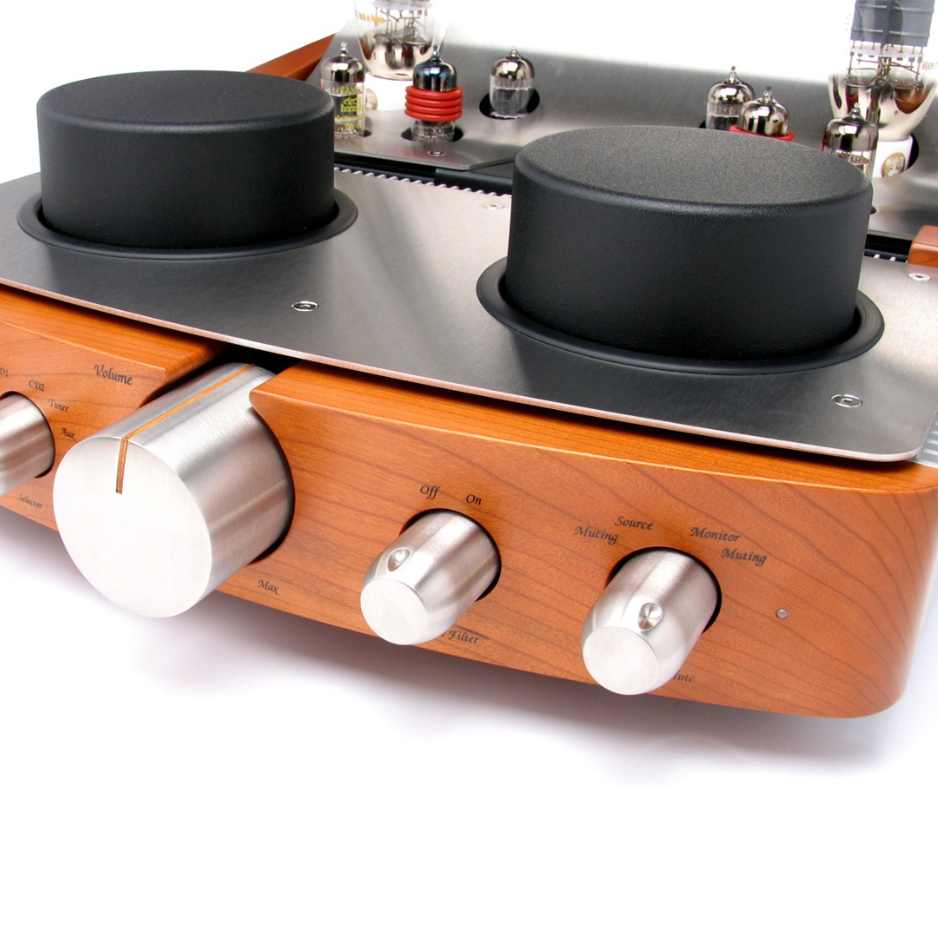 Unison Research Reference Pre Stereo Tube Preamplifier Close Up of the knobs and sexy wood