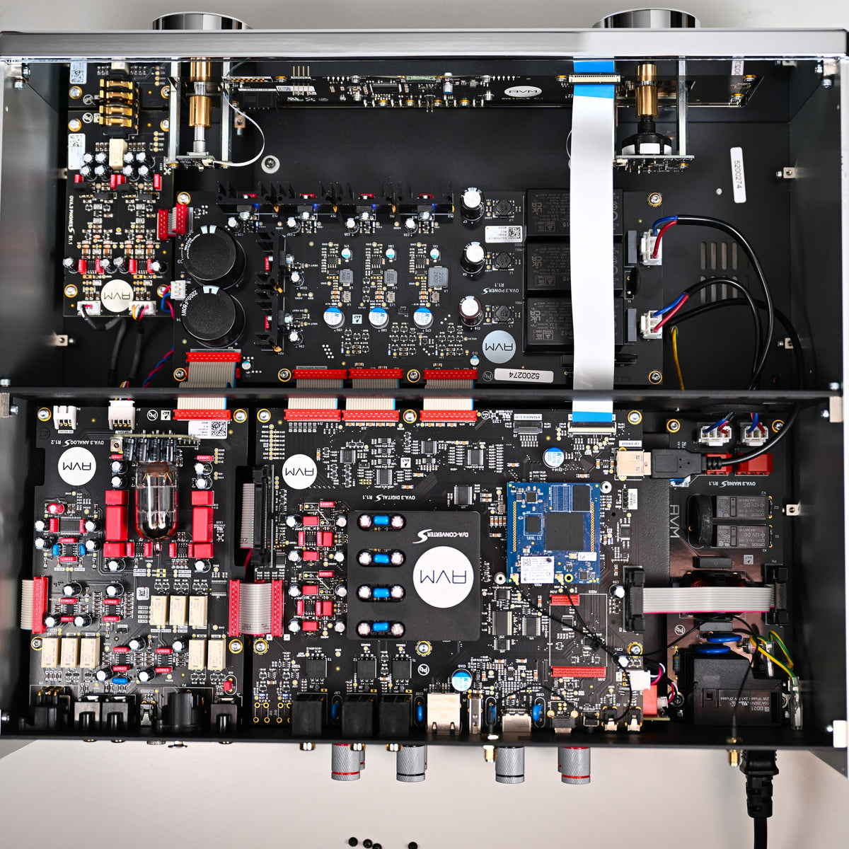 AVM Ovation AS 8.3 S Streaming Integrated Amplifier, top view of the internal components with the lid removed