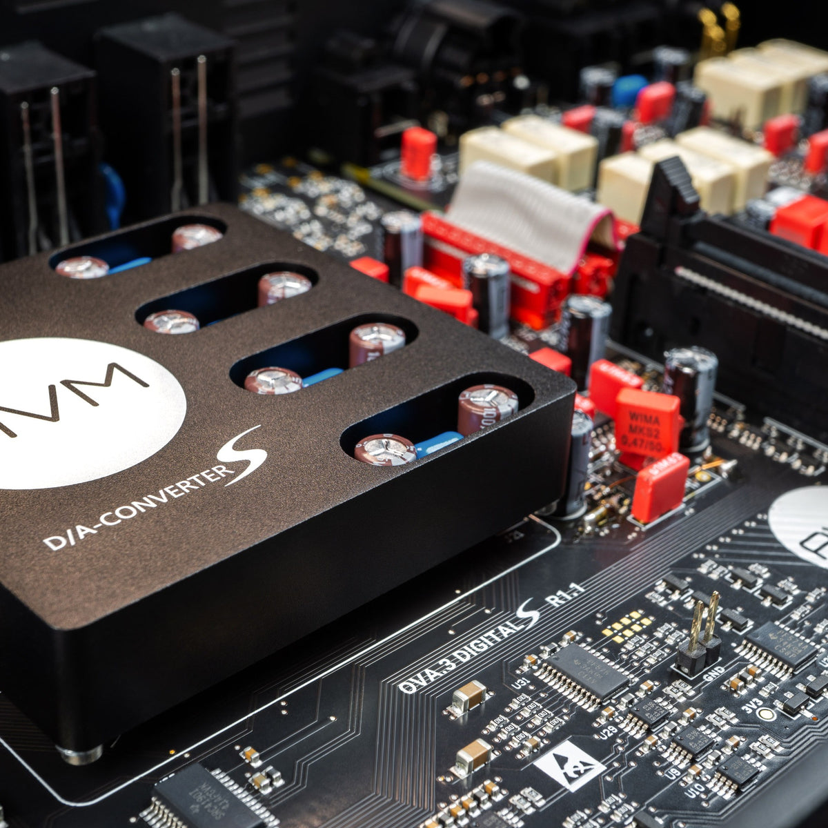AVM Ovation D/A-Converter S (S-DAC) Upgrade Module, close-up of the module installed on the digital board of an Ovation CS 8.3 S