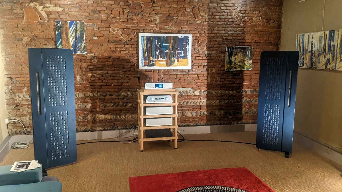 diptyque dp160mk2 with a brick wall in the background and beautiful paintings around it