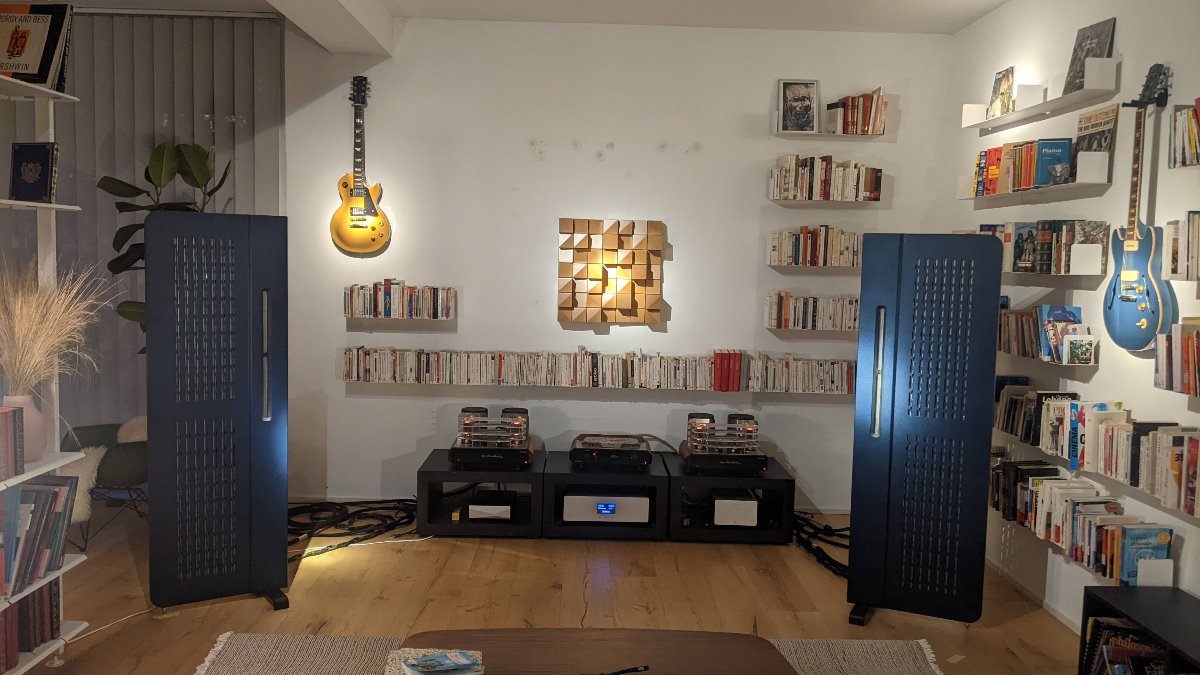 diptyque dp160mk2 in a room with guitars and books