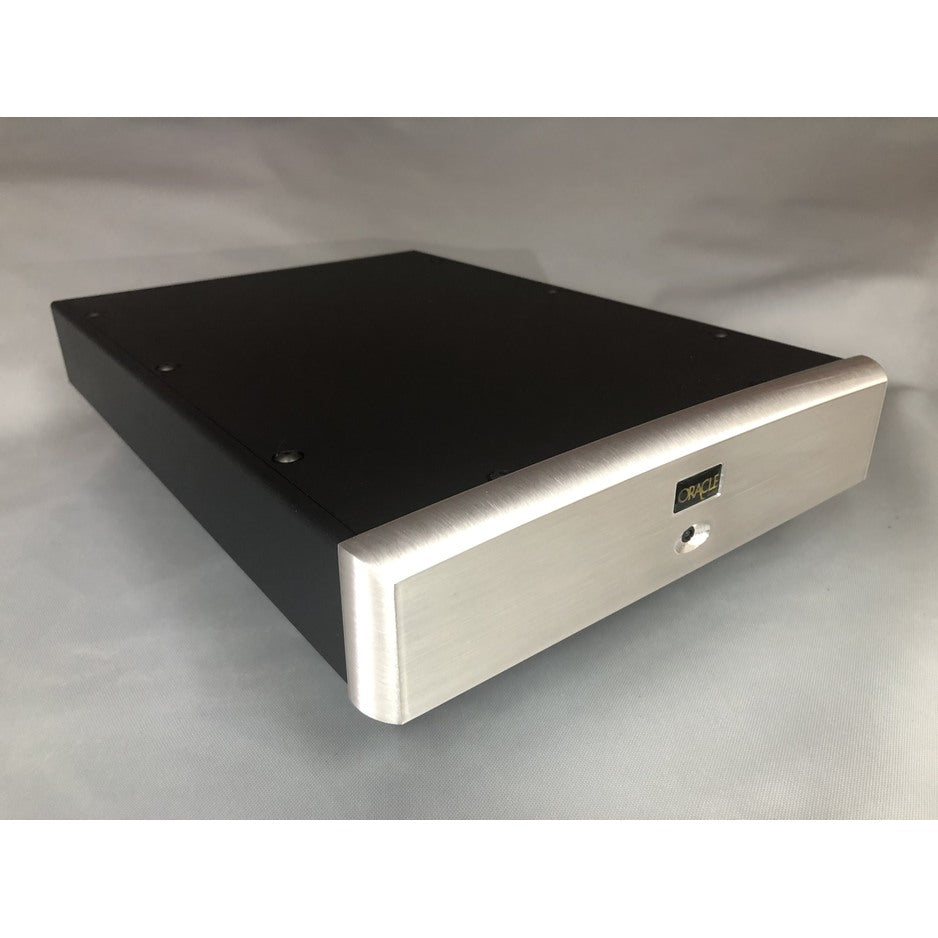 Oracle Audio PH100 MkII Phono Preamplifier front panel detail