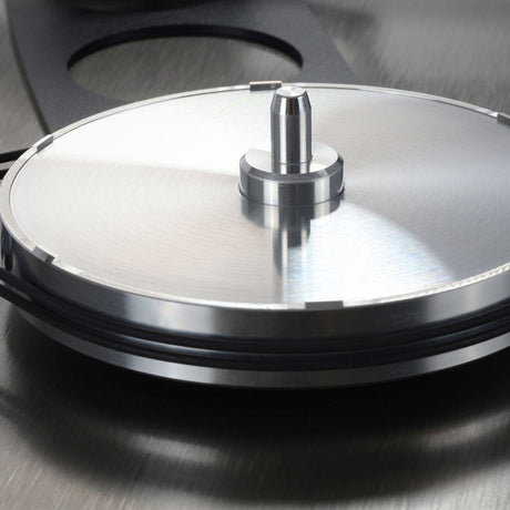Rega Planar 6 RS AFC Turntable, Brushed Aluminum, aluminum sub-platter and bearing spindle close-up with the twin drive belts