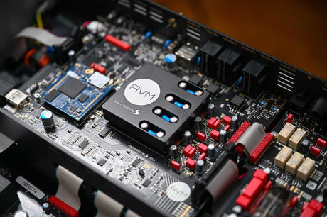 AVM Ovation CS 8.3 S All-in-one CD Receiver Internals