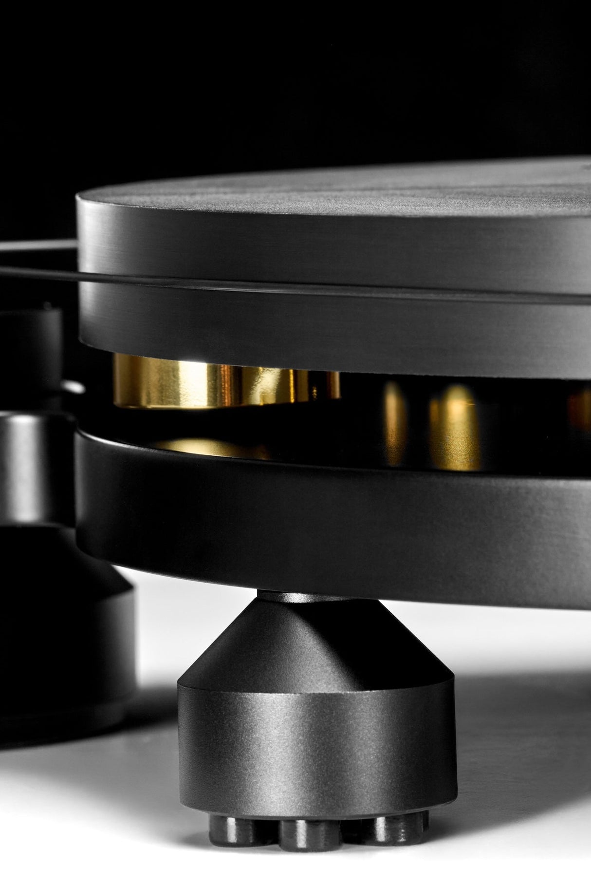 Michell Revolv Turntable in Black - platter edge and brass peripheral weights detail