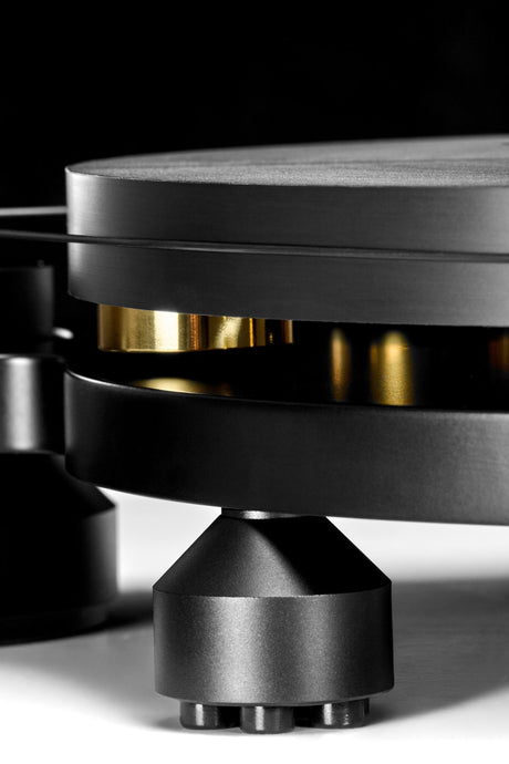 Michell Revolv Turntable in Black - platter edge and brass peripheral weights detail