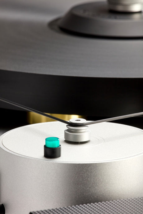 Michell Revolv Turntable in Silver - motor pod, drive belt and platter detail