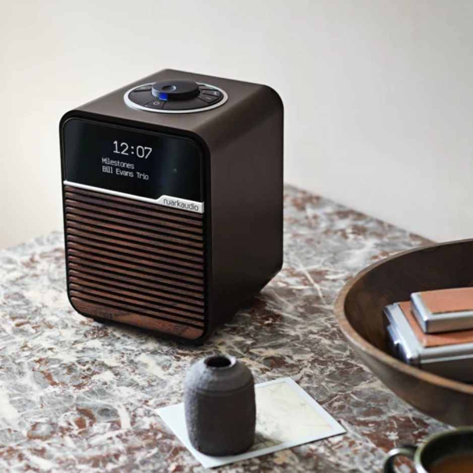 ルアークオーディオ R1 Mk4 Bluetooth ruarkaudio Ruark Audio R1 MK4 Bluetooth Radio | AnthroHome