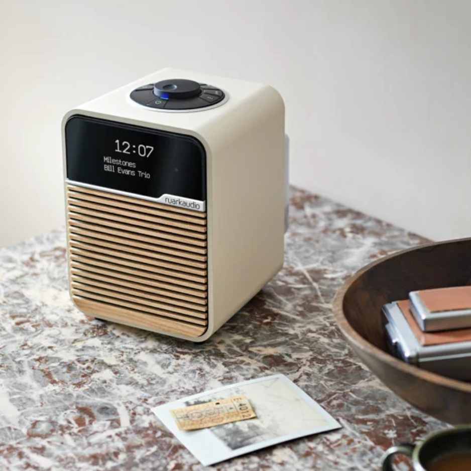 ルアークオーディオ R1 Mk4 Bluetooth ruarkaudio Ruark Audio R1 MK4 Bluetooth Radio – The Listening Room