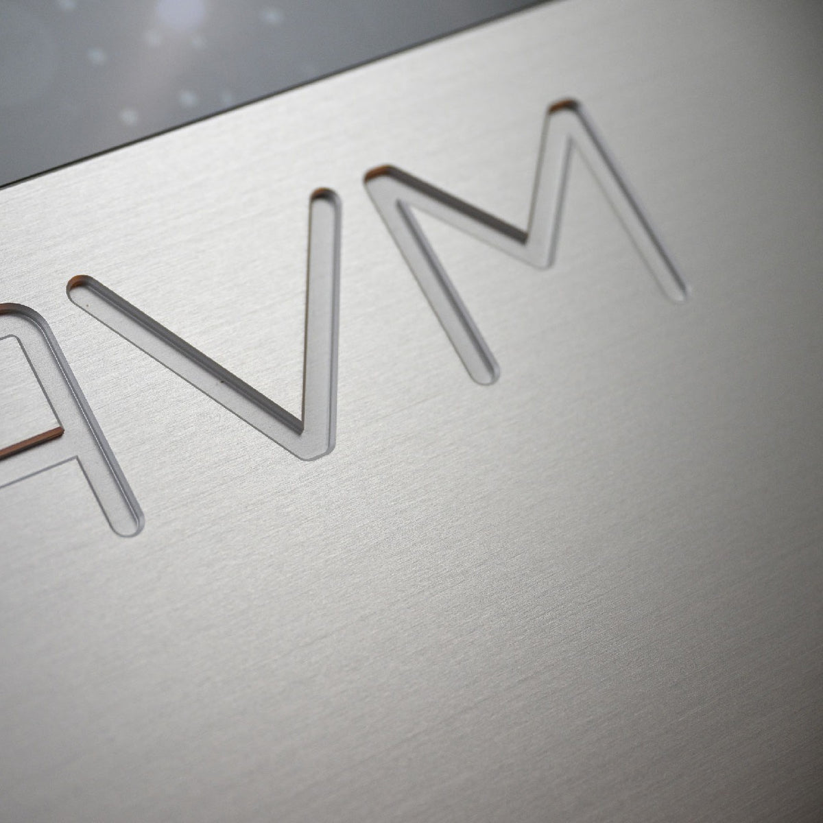 AVM Ovation AS 8.3 S Streaming Integrated Amplifier, Silver, engraved AVM logo on the lid close-up