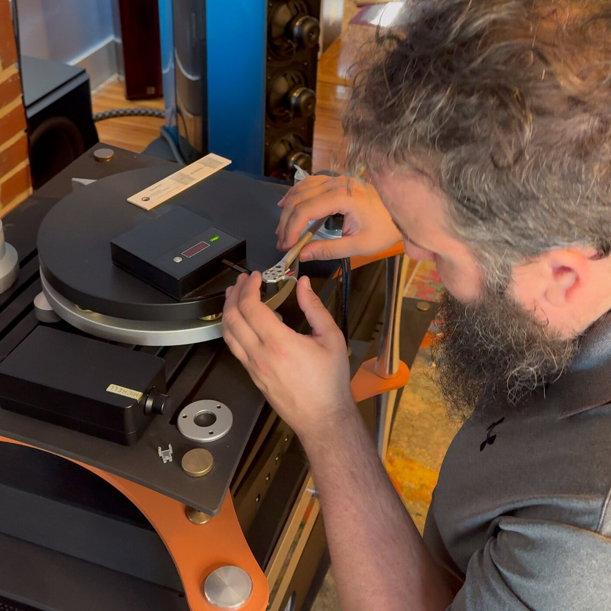 Phono cartridge mounting and alignment service, Mike setting tracking force at the turntable with a digital stylus gauge
