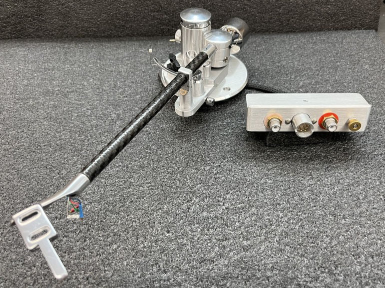 Oracle Audio Reference Tonearm, carbon fiber and brushed aluminum, full arm with output junction box, three-quarter view