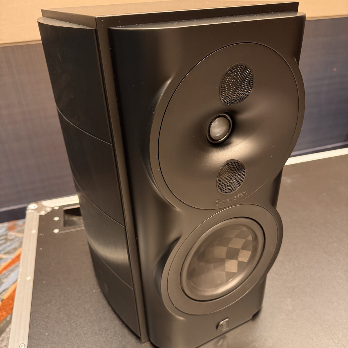 Perlisten S4b Black Edition Bookshelf Speaker, Black, three-quarter view facing right