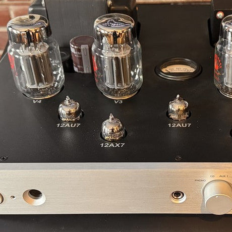 Tube amplifier output tubes and 12AU7 and 12AX7 preamp tubes, top view with tube position labels